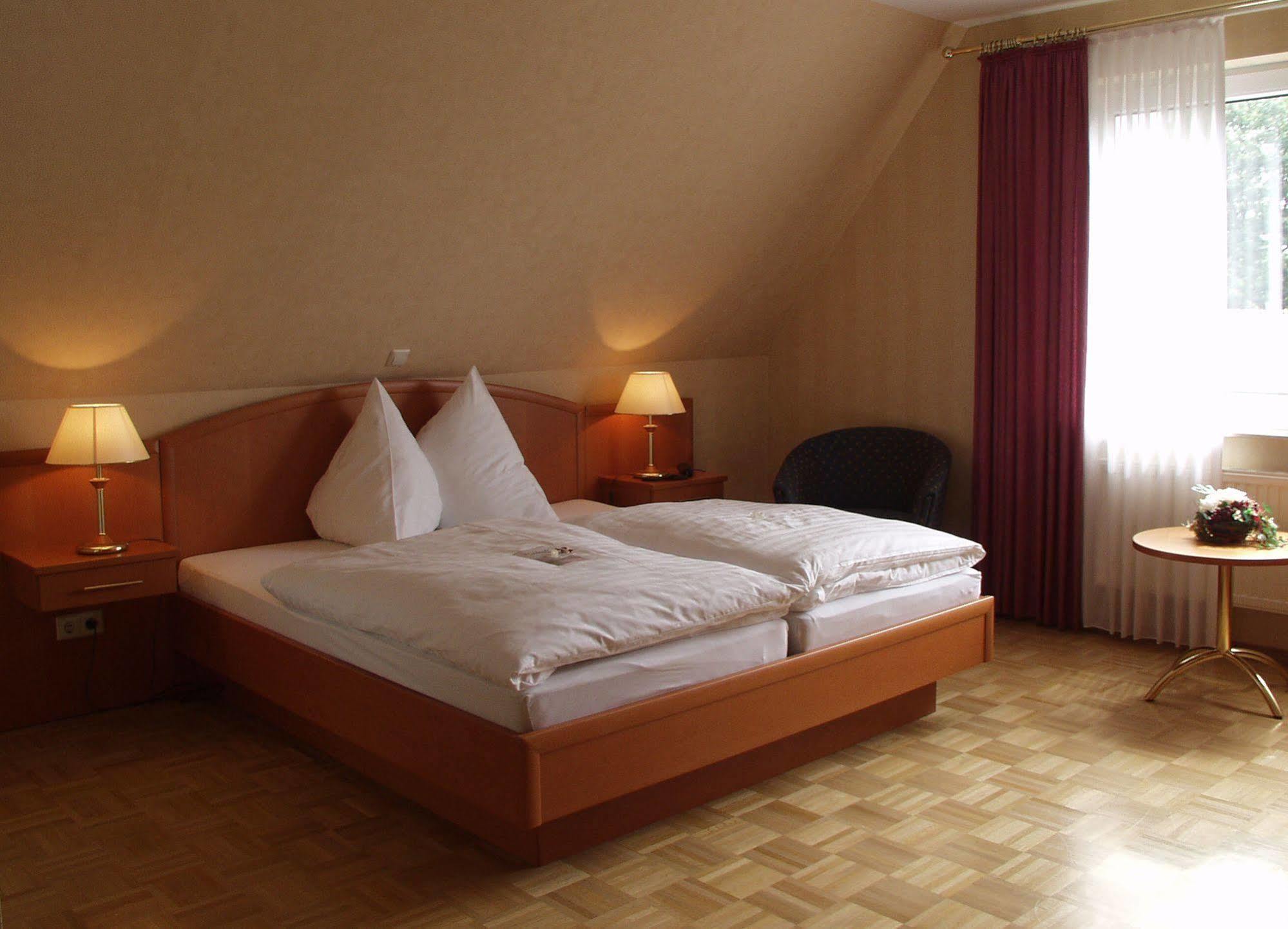 Zur Linde Hotel Heede Luaran gambar
